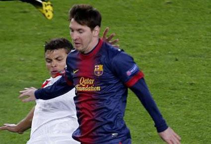 ميسي ينقذ برشلونة ويقوده لقبل نهائي دوري الابطال